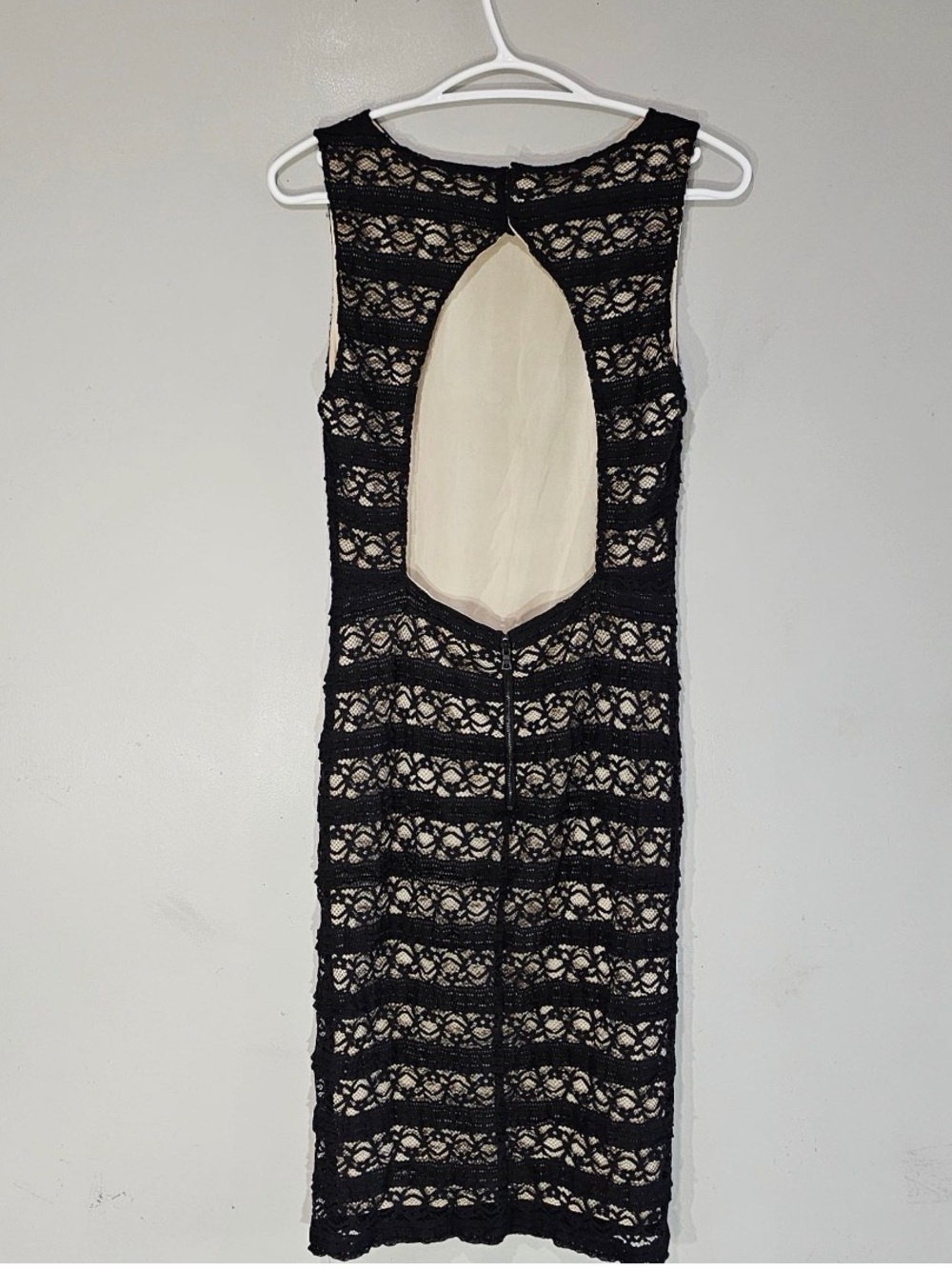 ALICE + OLIVIA Clover Black Lace Open-Back Midi Dress Size 4 - Picture 5 of 9